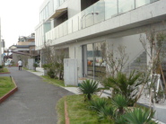 七里ガ浜駅近くのショッピングセンター